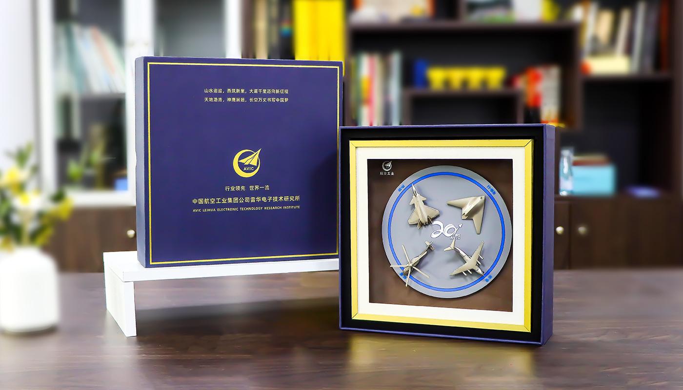 中國航空20周年紀念徽章相框詳情頁_09.jpg